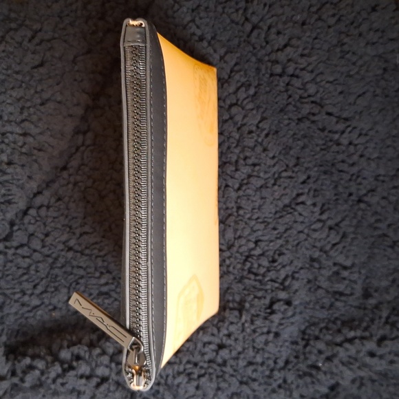 MAC Cosmetics Makeup Bag - Picture 3 of 9